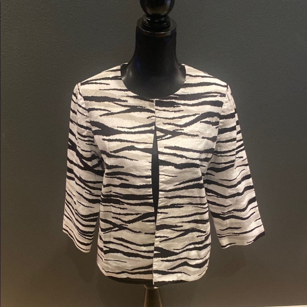 Chic Zebra Patterned Blazer. Size 8
